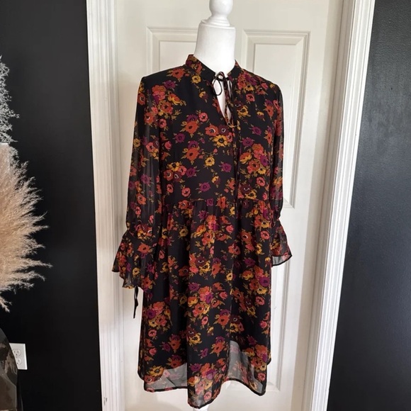 Molly Bracken Floral Mini Dress with bell tie sleeves
size Medium - Picture 3 of 12